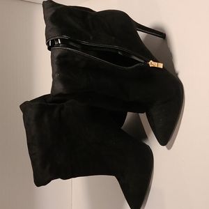 Women's- NWOT-Fashion Nova- Size 8-knee high boots-Black